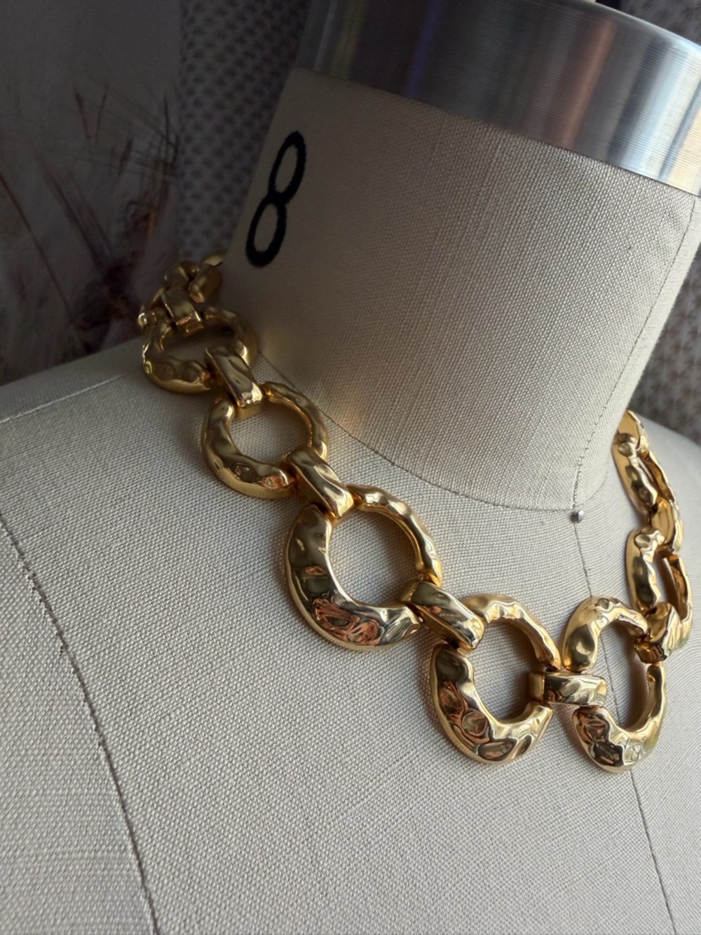 Vintage | Hammered Chunky Textured Gold Link Circle Statement 17.5” Necklace - Picture 8 of 13